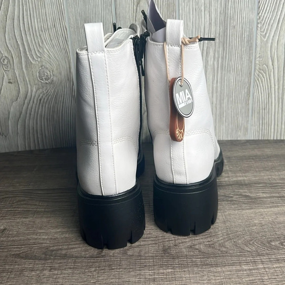 MIA Size 9M Women's Tauren White Tango Combat Boots Mid Heel 2" NIB - Picture 3 of 7